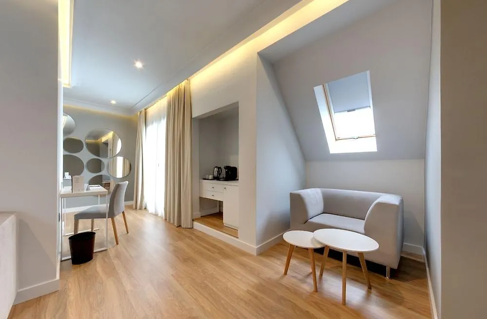 Monte Carmelo Hotel Sevilha 4*,